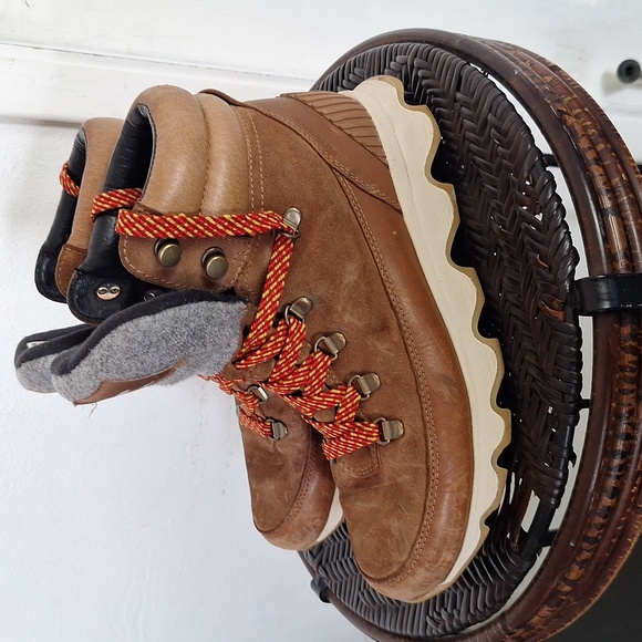 Sorel WOMEN'S KINETIC CONQUEST BOOT Size 9 Velvet Tan - Picture 1 of 11
